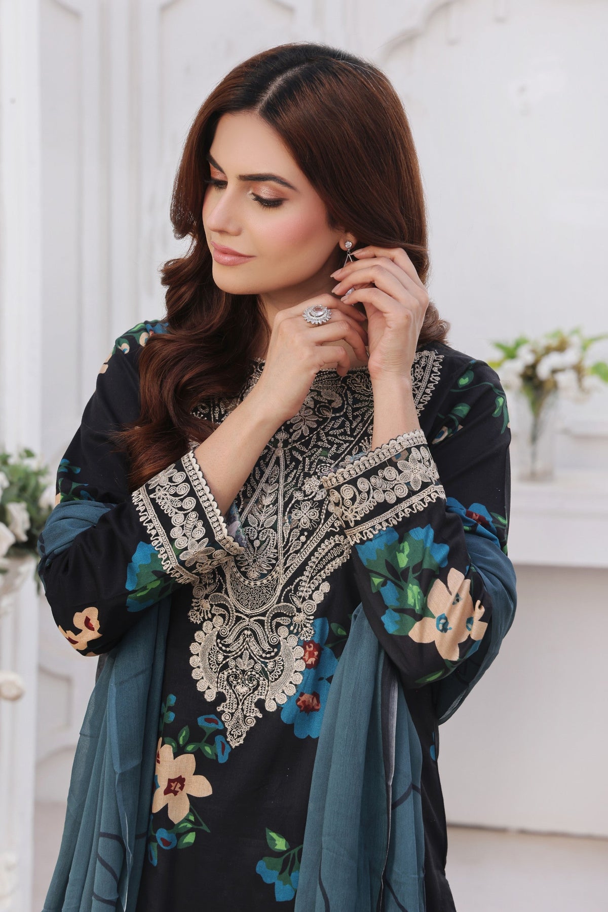 AVENOR-Embroidered 3pc