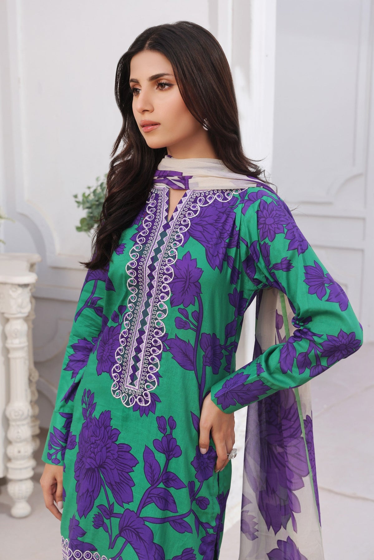 LAVIRA-Embroidered 3pc