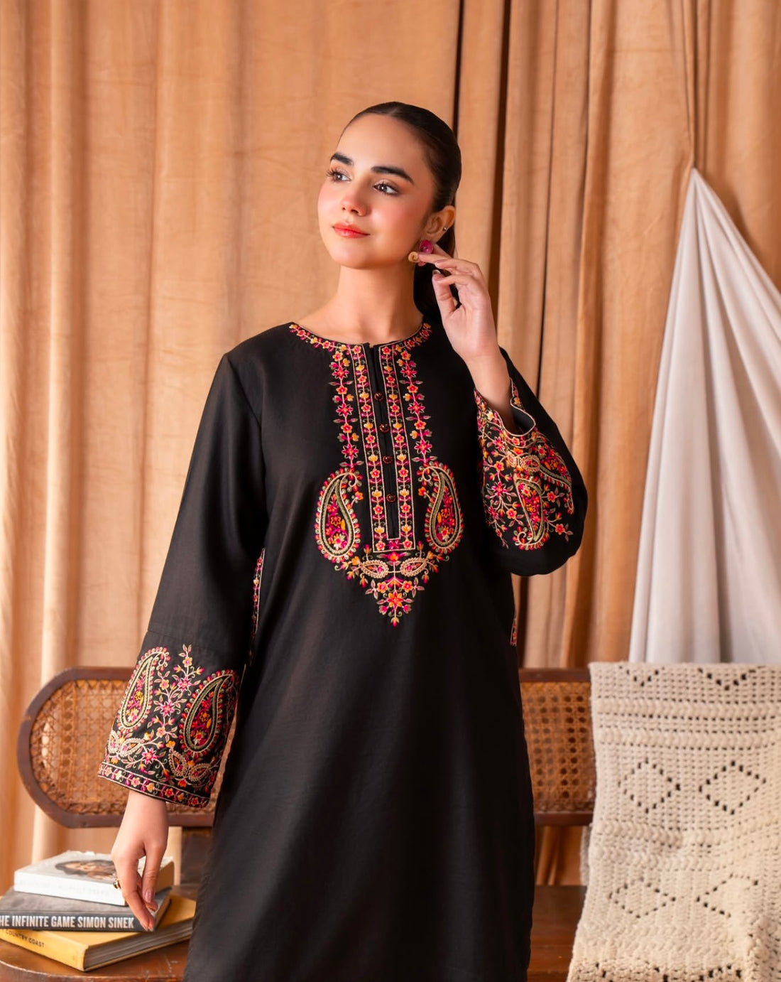 Nyra 2Pc Stitched