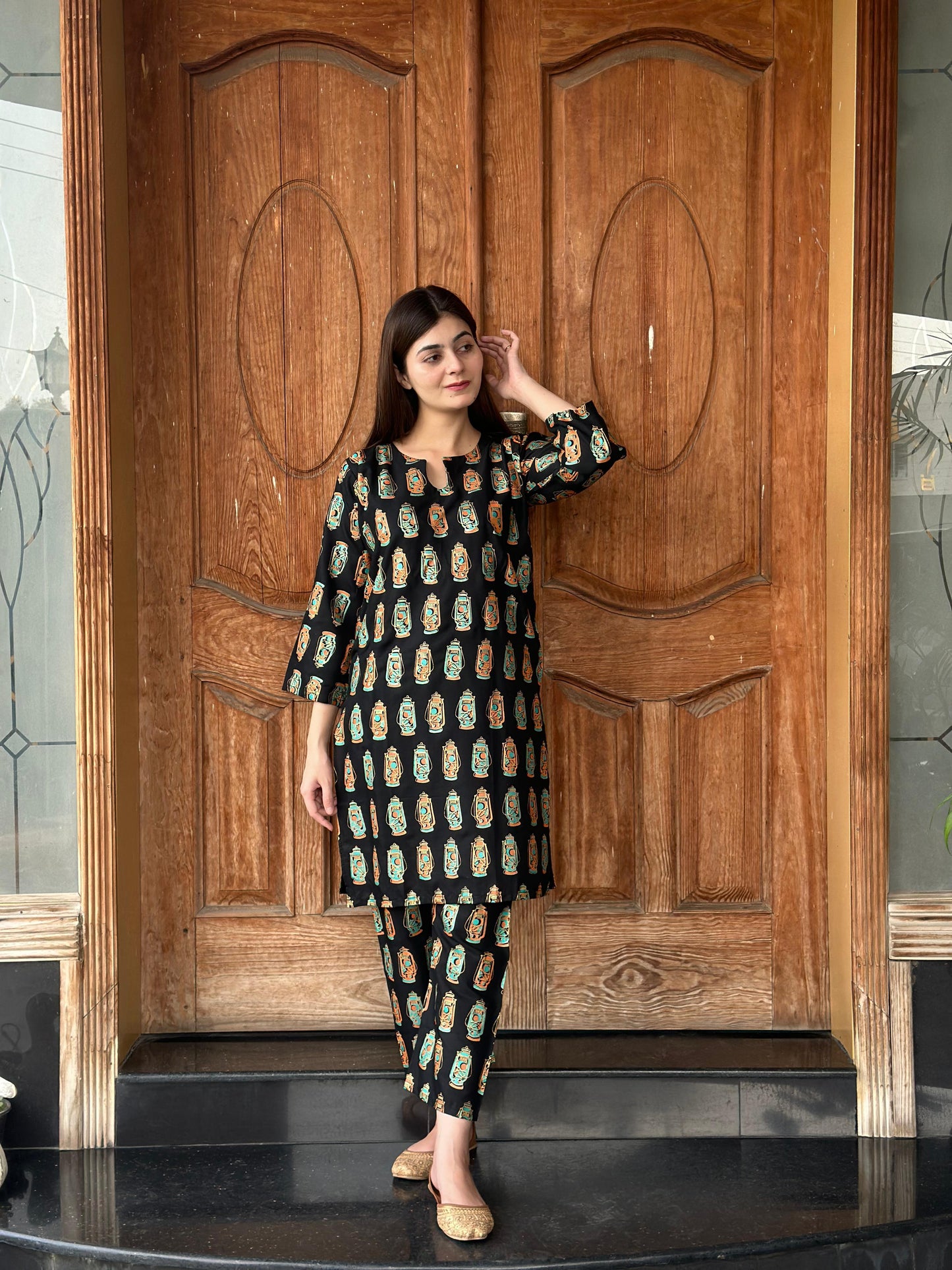 Amira's Grace 2Pcs Stitched Suit - zaibehoor